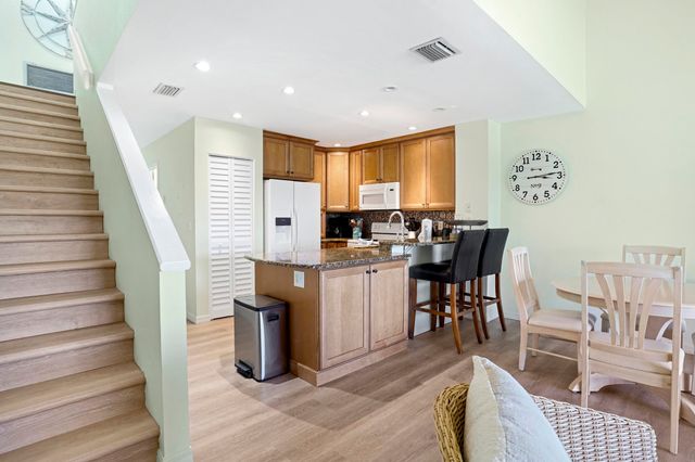 107 Village Del Lago Cir, St Augustine, FL 32080
