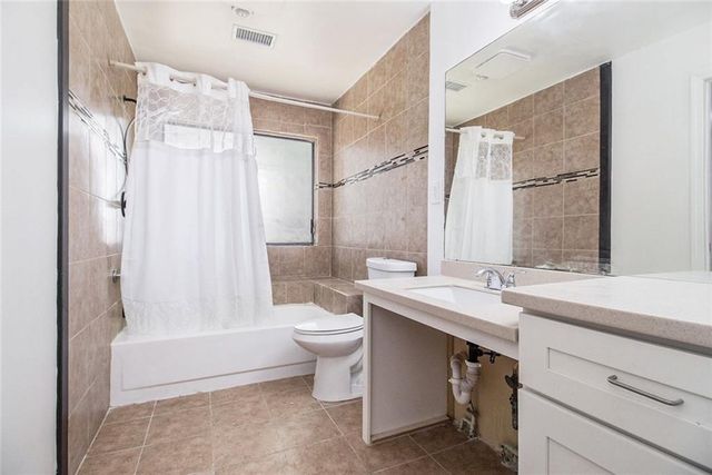 1066 Worcester NW Place, Lilburn, GA 30047