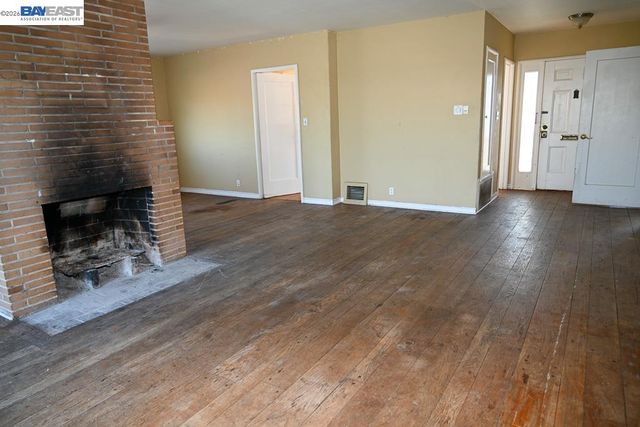 8809 Seneca Street, Oakland, CA 94605