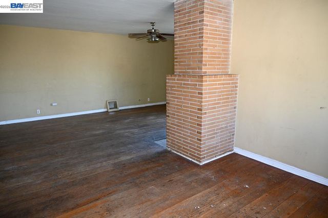 8809 Seneca Street, Oakland, CA 94605