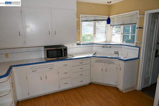 8809 Seneca Street, Oakland, CA 94605