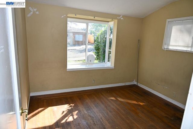 8809 Seneca Street, Oakland, CA 94605