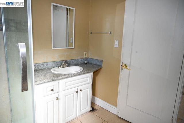 8809 Seneca Street, Oakland, CA 94605