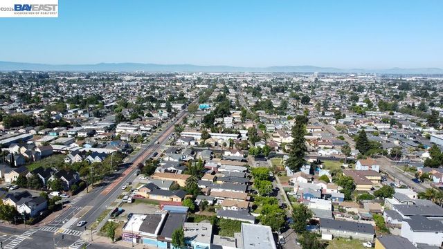 8809 Seneca Street, Oakland, CA 94605