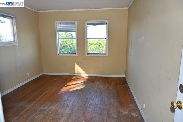 8809 Seneca Street, Oakland, CA 94605