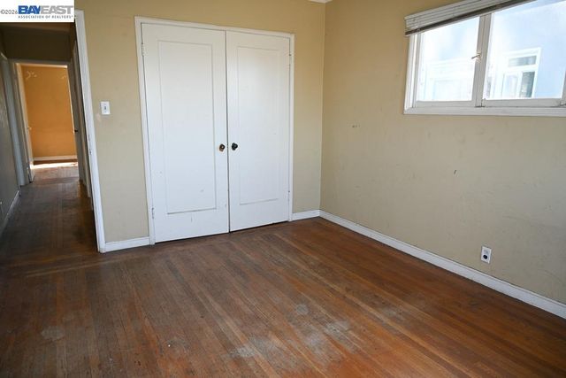 8809 Seneca Street, Oakland, CA 94605