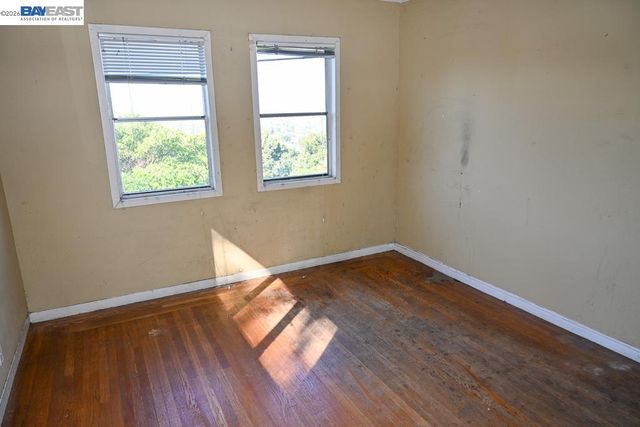 8809 Seneca Street, Oakland, CA 94605