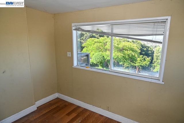 8809 Seneca Street, Oakland, CA 94605