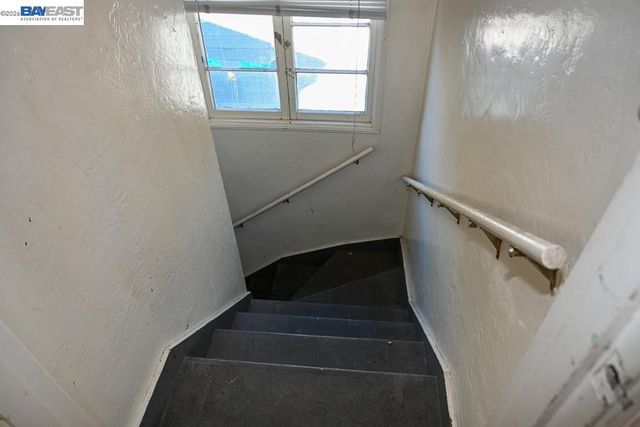 8809 Seneca Street, Oakland, CA 94605