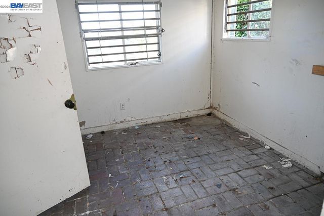 8809 Seneca Street, Oakland, CA 94605