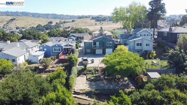 8809 Seneca Street, Oakland, CA 94605