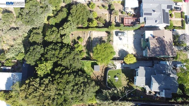 8809 Seneca Street, Oakland, CA 94605