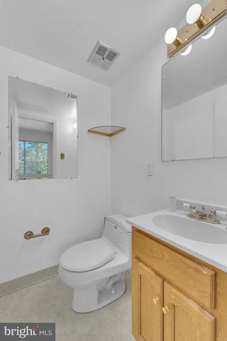 2208 GREENWOOD DR, Lindenwold, NJ 08021