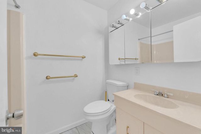 2208 GREENWOOD DR, Lindenwold, NJ 08021