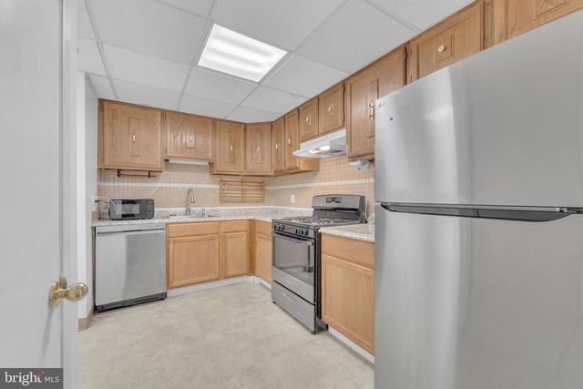 2208 GREENWOOD DR, Lindenwold, NJ 08021