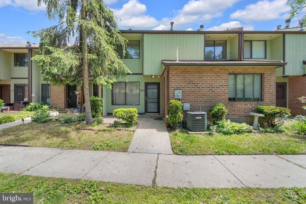 2208 GREENWOOD DR, Lindenwold, NJ 08021