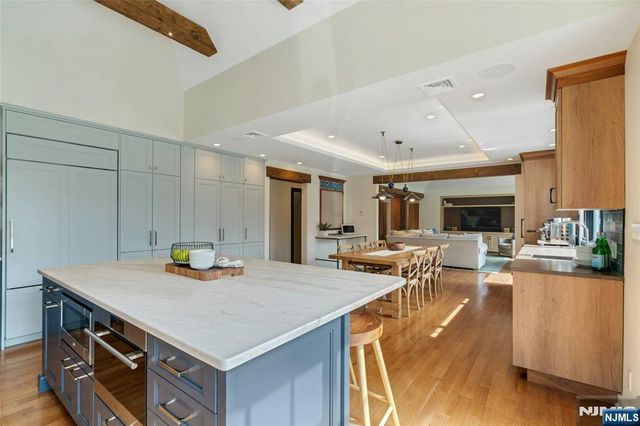 7 Deerhill Drive, Ho-ho-kus, NJ 07423