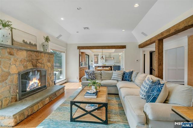 7 Deerhill Drive, Ho-ho-kus, NJ 07423