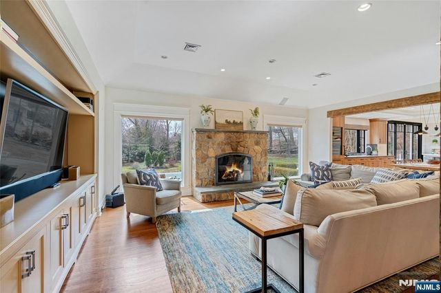7 Deerhill Drive, Ho-ho-kus, NJ 07423