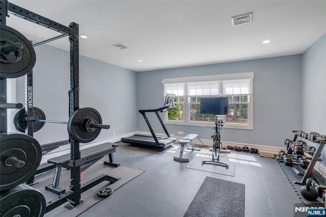7 Deerhill Drive, Ho-ho-kus, NJ 07423