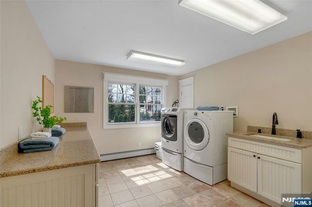 7 Deerhill Drive, Ho-ho-kus, NJ 07423