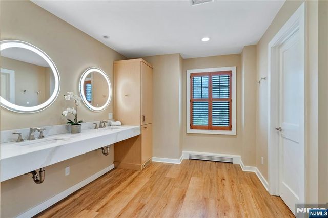 7 Deerhill Drive, Ho-ho-kus, NJ 07423