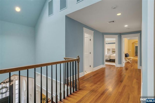 7 Deerhill Drive, Ho-ho-kus, NJ 07423