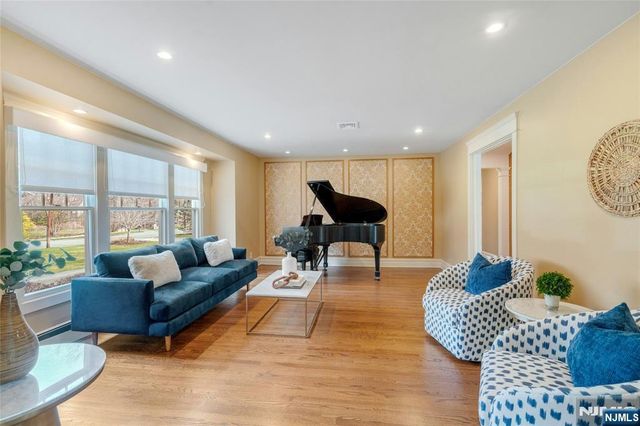 7 Deerhill Drive, Ho-ho-kus, NJ 07423