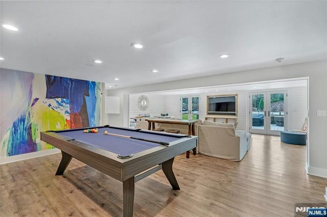 7 Deerhill Drive, Ho-ho-kus, NJ 07423