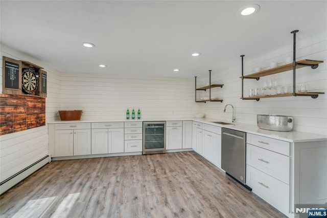 7 Deerhill Drive, Ho-ho-kus, NJ 07423