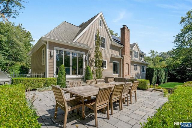 7 Deerhill Drive, Ho-ho-kus, NJ 07423