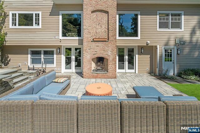 7 Deerhill Drive, Ho-ho-kus, NJ 07423