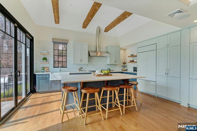 7 Deerhill Drive, Ho-ho-kus, NJ 07423