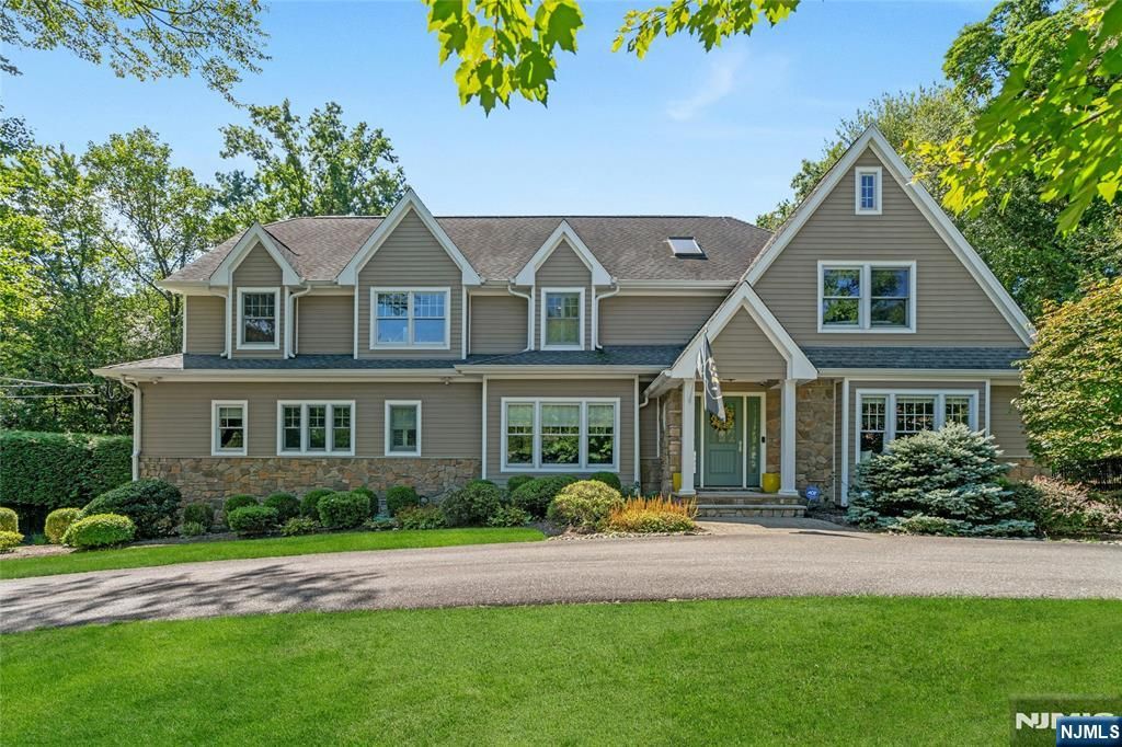 7 Deerhill Drive, Ho-ho-kus, NJ 07423