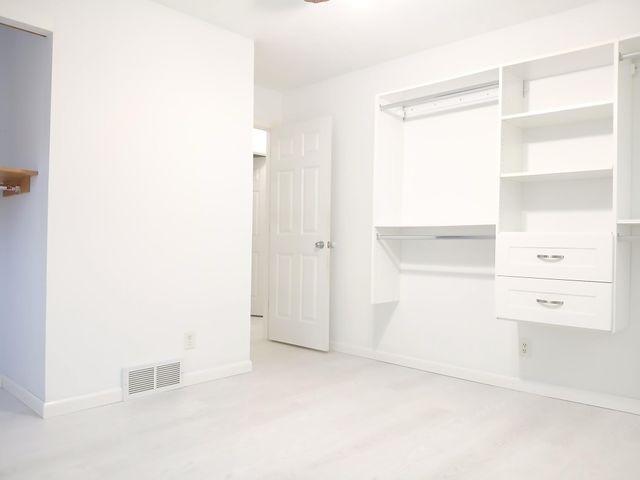 2210 Ivy Avenue E, Saint Paul, MN 55119