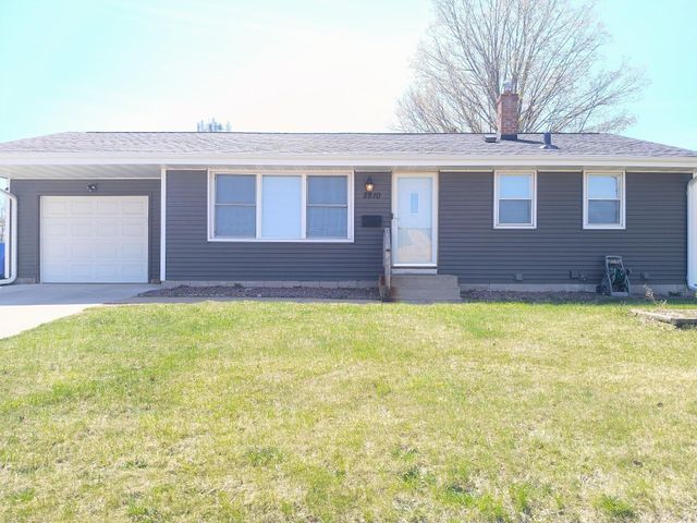 2210 Ivy Avenue E, Saint Paul, MN 55119