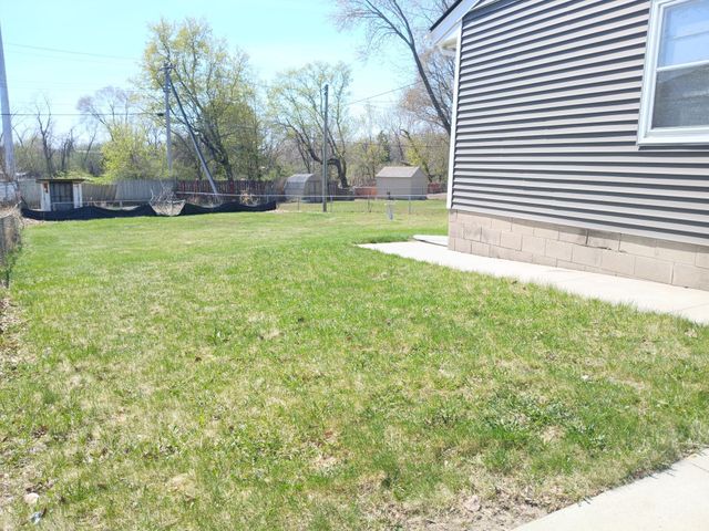 2210 Ivy Avenue E, Saint Paul, MN 55119