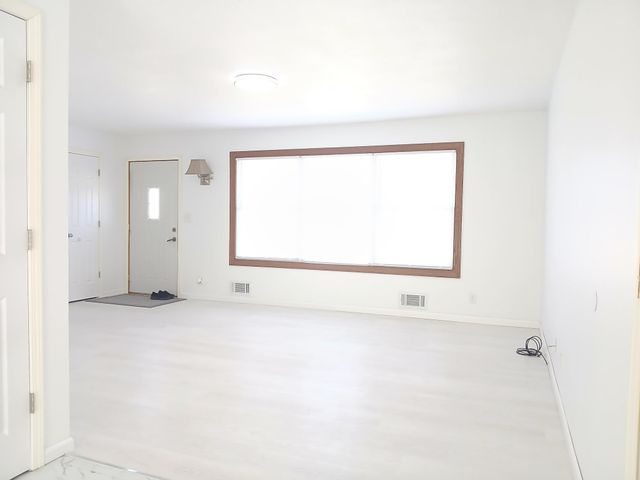 2210 Ivy Avenue E, Saint Paul, MN 55119