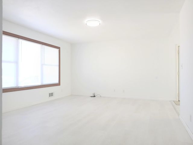 2210 Ivy Avenue E, Saint Paul, MN 55119