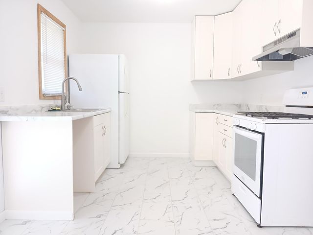 2210 Ivy Avenue E, Saint Paul, MN 55119