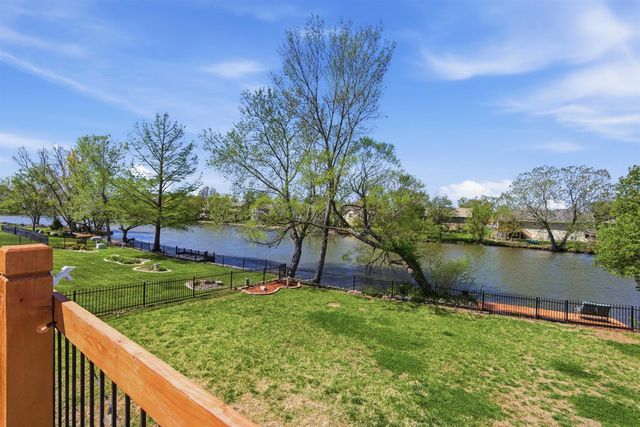 2013 E Quail Hollow St, Derby, KS 67037