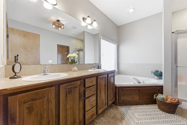 2013 E Quail Hollow St, Derby, KS 67037