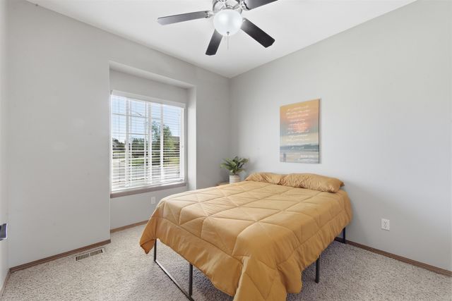 2013 E Quail Hollow St, Derby, KS 67037