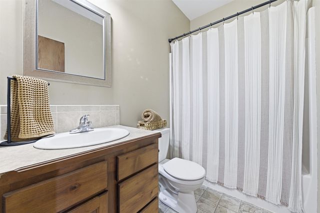 2013 E Quail Hollow St, Derby, KS 67037