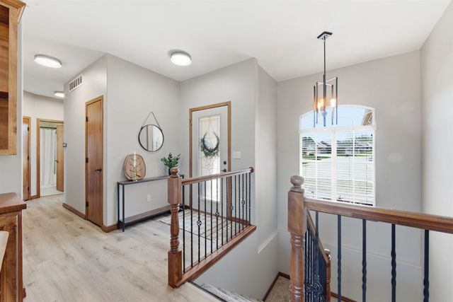 2013 E Quail Hollow St, Derby, KS 67037