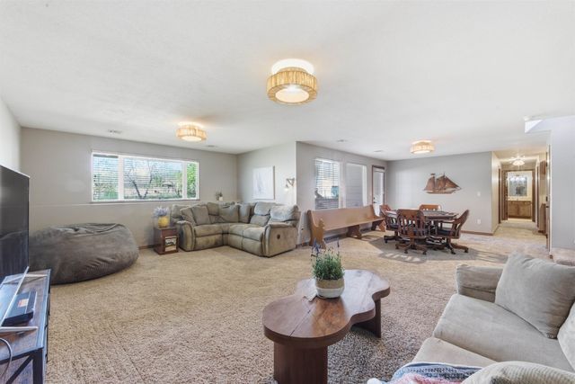 2013 E Quail Hollow St, Derby, KS 67037