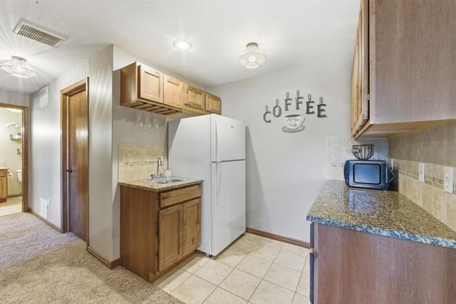 2013 E Quail Hollow St, Derby, KS 67037