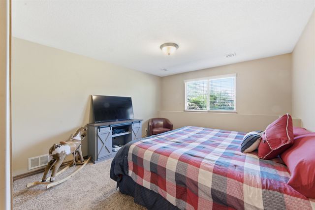 2013 E Quail Hollow St, Derby, KS 67037