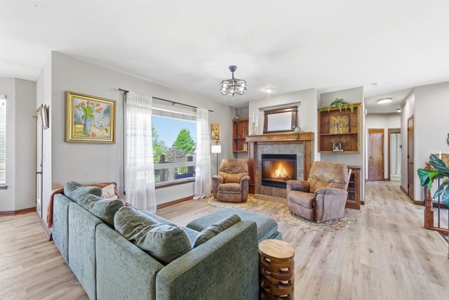 2013 E Quail Hollow St, Derby, KS 67037