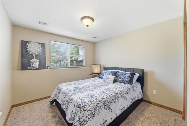 2013 E Quail Hollow St, Derby, KS 67037